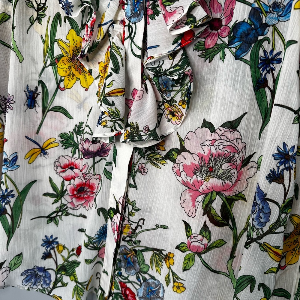 Floral Ruffle Blouse - Delicate and Unique - Picture 7 of 16